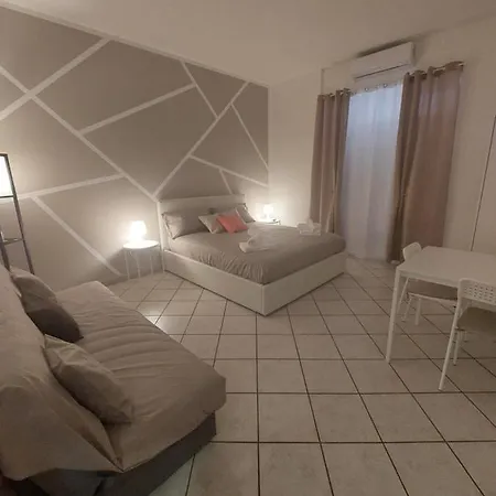 Casa Via Nicotera 14 Neapel